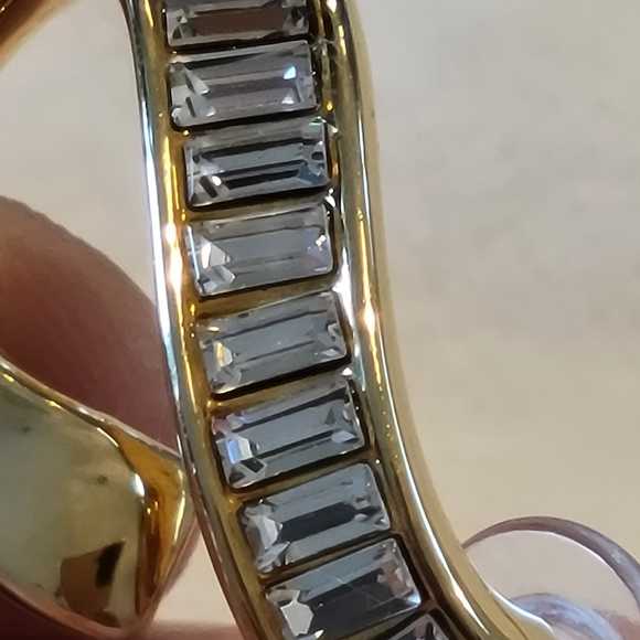 GORGEOUS S.A.L. SIGNED SWAROVSKI CRYSTAL ERRINGS IN EXCELLENT CONDITION. - Picture 2 of 7